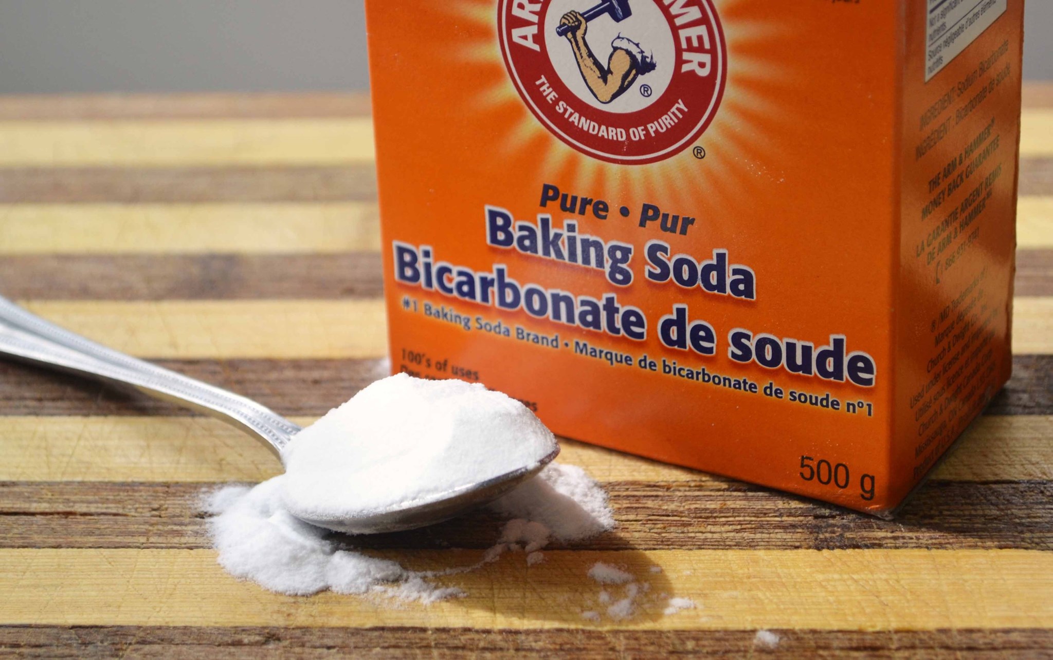 cach tay vet o ao so mi trang bang baking soda